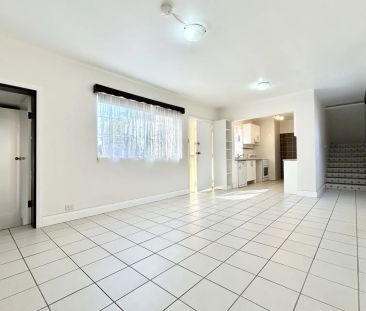 Beautifully appointed residence in the heart of Summer Hill - Photo 2