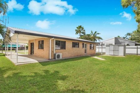 Large Yard in Quiet Crescent - Photo 4