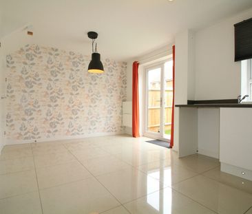 Semi-detached house to rent on - Photo 6