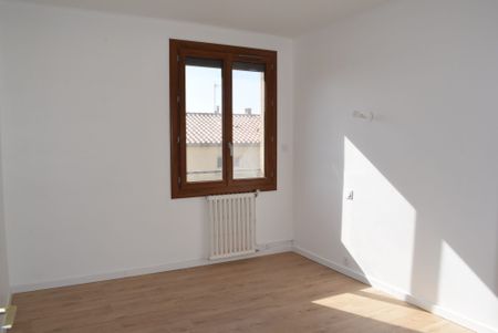 Location Appartement 5 pièces 94m² NARBONNE 11100 - Photo 2