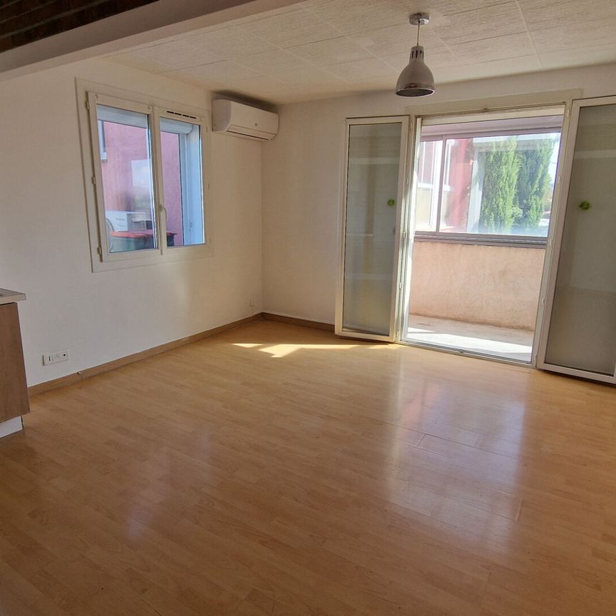 Marignane dans un petit ensemble appartement de type 2 de 41.40 m2 + terrasse véranda, - Photo 1