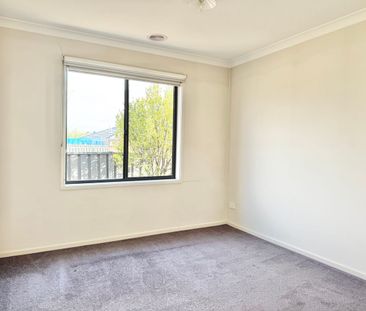 Modern Family Home in Manor Lakes! - Photo 1