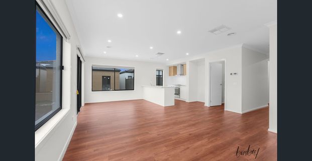 Modern living house! - Photo 1