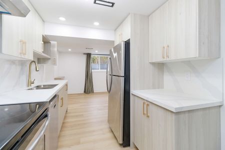 For Lease - 233 Maurice Drive Unit# Lower unit, Oakville, Ontario - Photo 3