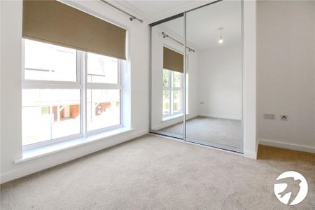 4 bedroom detached house to rent - Photo 3