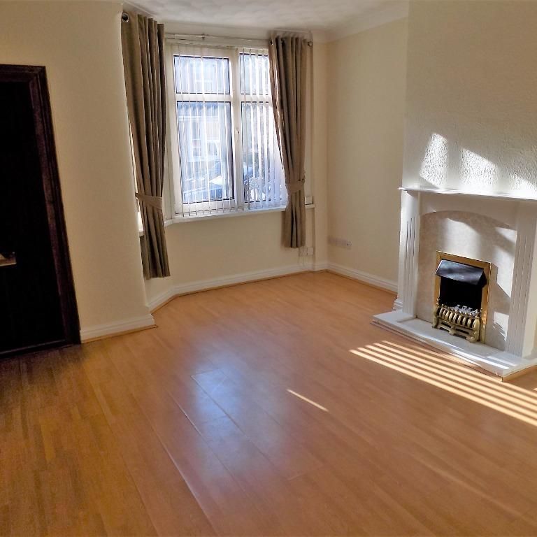 2 bedroom terraced house to rent - Photo 1