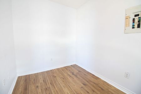 COZY 2 BEDROOM HOUSE IN FORT ERIE!! - Photo 3