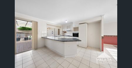 Family Living - Photo 5