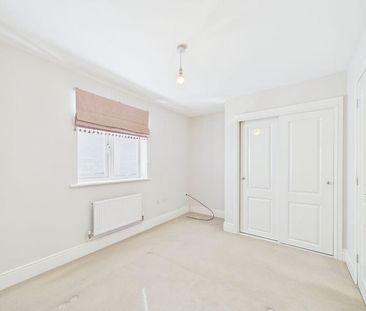 2 bedroom semi-detached house to rent - Photo 2