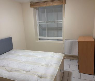 3 bedroom flat to rent - Photo 4