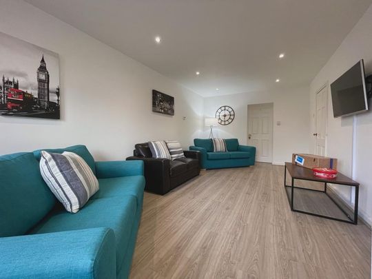 4 bedroom semi-detached house to rent - Photo 1