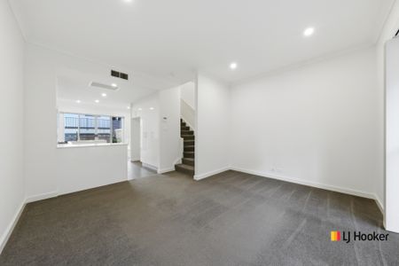 3 bedroom Townhouse in Central Location - Photo 2