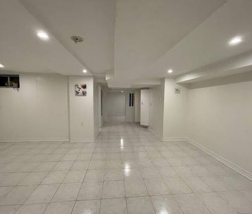 bright large one bedroom 3 minute walk to Bloor subway on quiet street - Photo 2