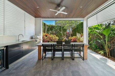 19 Seashell Avenue, Mermaid Beach QLD 4218 - House For Rent | Domain - Photo 5