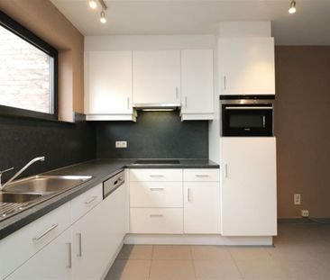 Duplex-appartement met 2 slpk., terras, autostaanplaats in centrum - Photo 1