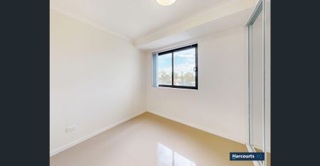 Conveniently Located Two Bedroom Apartment - Photo 2