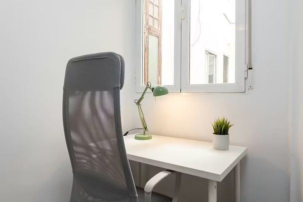 Carrer Martínez Cubells, Valencia, Valencian Community 46002 - Photo 1