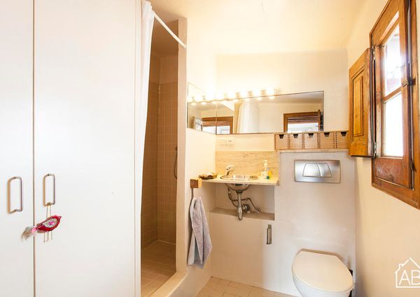 Lovely studio apartment with a terrace close to Las Ramblas