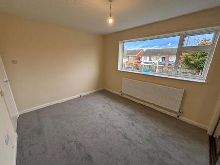 2 bedroom semi-detached bungalow to rent - Photo 3