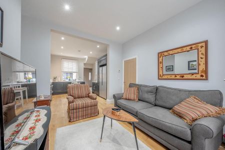 3 bedroom terraced house to rent - Photo 2