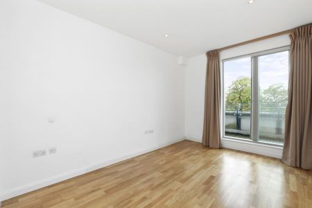 3 bedroom flat to rent - Photo 3