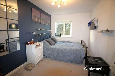 Thamesdale, London Colney, St. Albans, Hertfordshire, AL2 - Photo 3