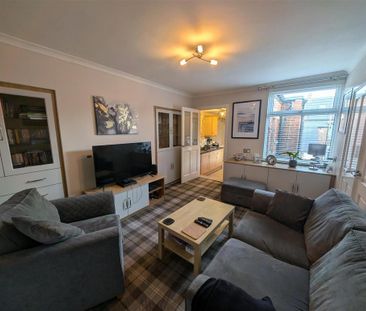 3 bedroom flat to rent - Photo 2