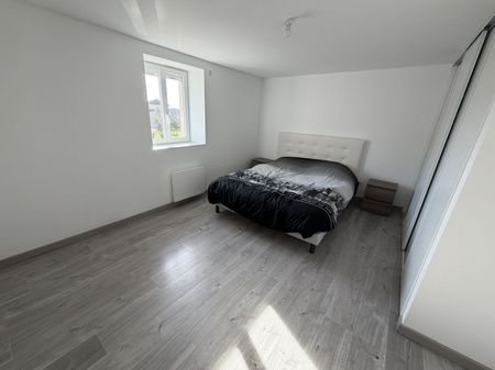 Location Maison 4 pièces 93m² ST PAUL DE VARAX 01240 - Photo 2