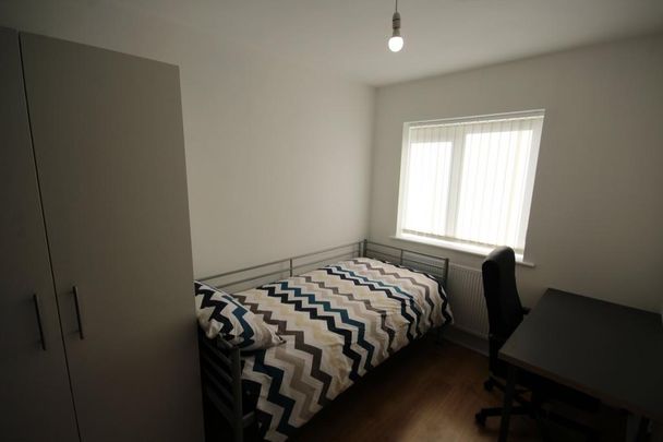 4 bedroom semi-detached house to rent - Photo 1