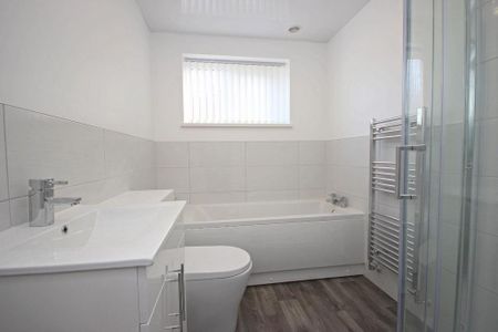 3 bedroom semi-detached bungalow to rent - Photo 3