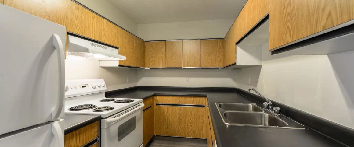 Warwick Apartments — 3 Bedroom - Photo 1