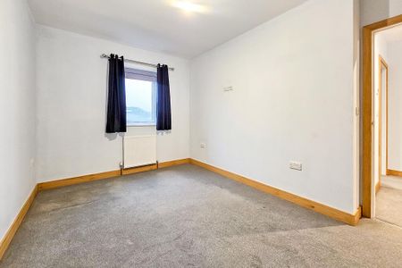 4 bedroom semi-detached house to rent - Photo 4