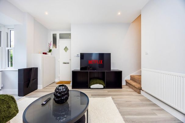 2 Bed Semi-Detached House, Henchman St, W12 - Photo 1