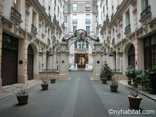 Logement à Paris, Location meublée - Photo 1