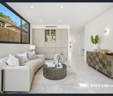 Brand-New Five Bedrooms, Four Bathrooms Luxury Residence in the Hea... - Photo 3