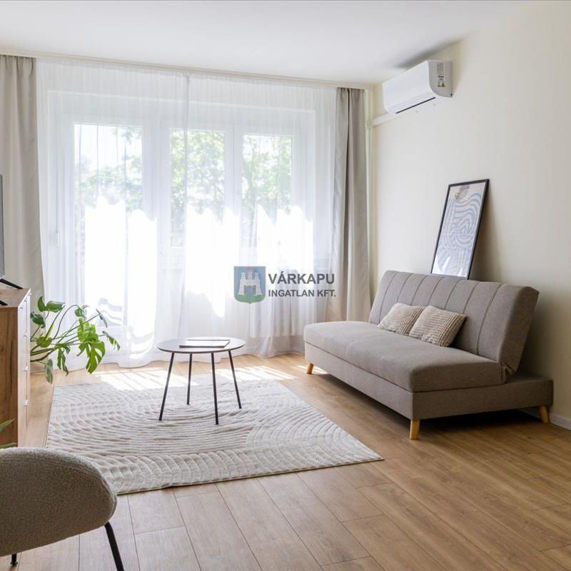 Kiadó felújított panel lakás - Székesfehérvár - Photo 1
