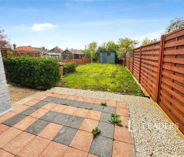 3 bedroom semi-detached house to rent - Photo 6