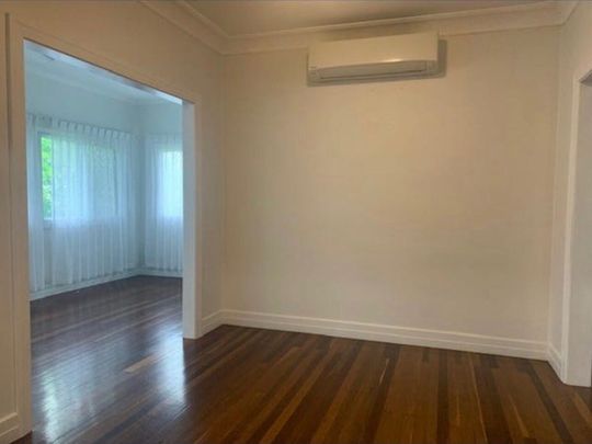Wavell Heights - Photo 1