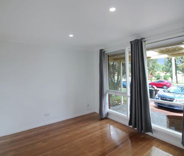 Charming Three-Bedroom Home with Spacious Yard - Photo 4