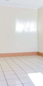 TIDY UNIT, GREAT LOCATION - Photo 3