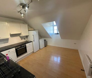 2 bedroom flat to rent - Photo 2