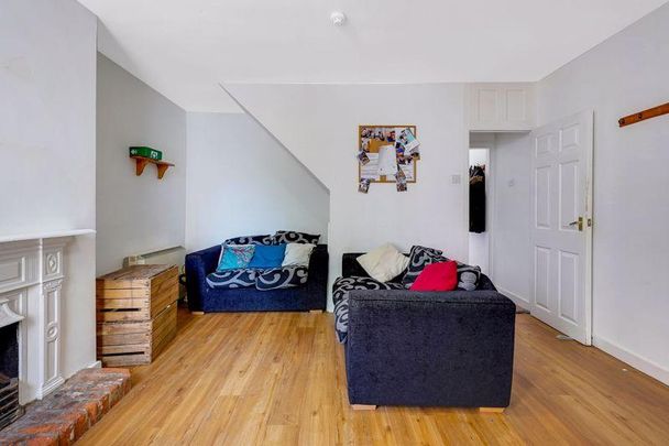 1 bedroom in a house share to rent - Photo 1