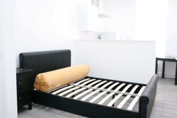 Studio Flat, Russell Street, RG1 - Photo 1