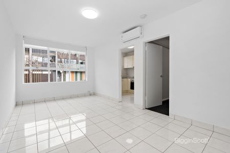 ONE BEDROOM APARTMENT IN SOUGHT AFTER RICHMOND! - Photo 2