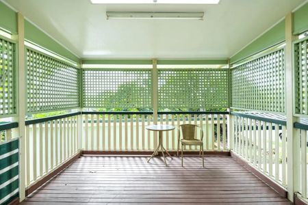 Charming Tarragindi Home with Character, Comfort & Convenience - Photo 4