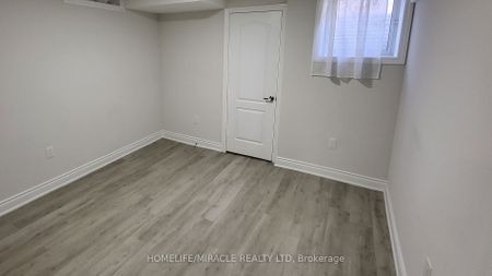 Detached Home For Lease | W8116310 - Photo 2