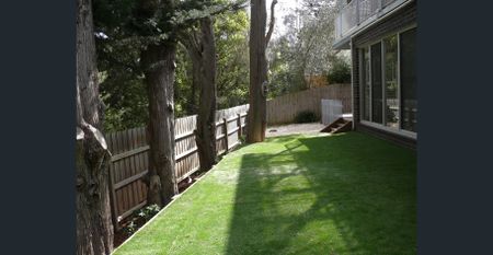 Overlooking Gardiners Creek Parklands - Photo 4