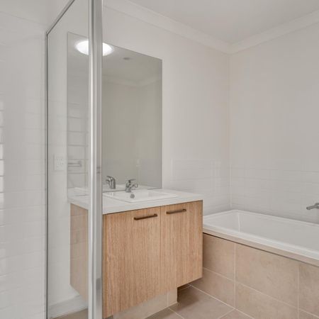 Modern Townhouse in Jubilee, Wyndham Vale - Photo 4