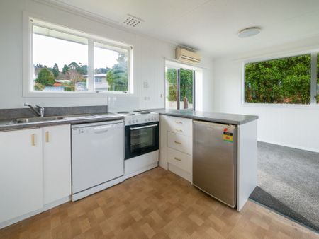 Sunny and solid home in Halfway Bush - Photo 2