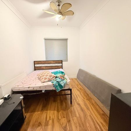 Double bedroom ideal for couple- Ilford-850£ - Photo 4